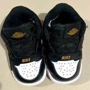 Baby size 4c Nike velcro side